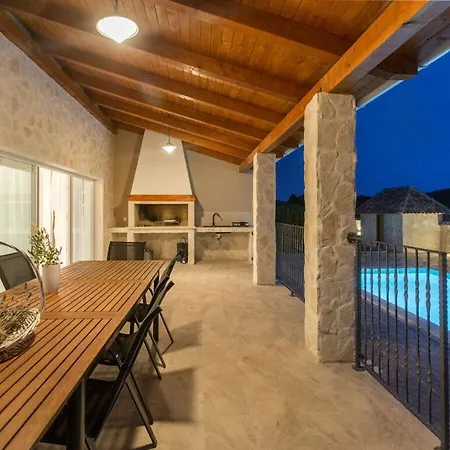 Villa Diana Pore